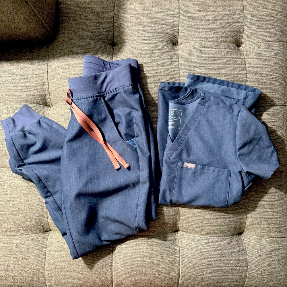 EUC Figs *set* heather denim zamora joggers + catarina scrub top XXSP/XXS